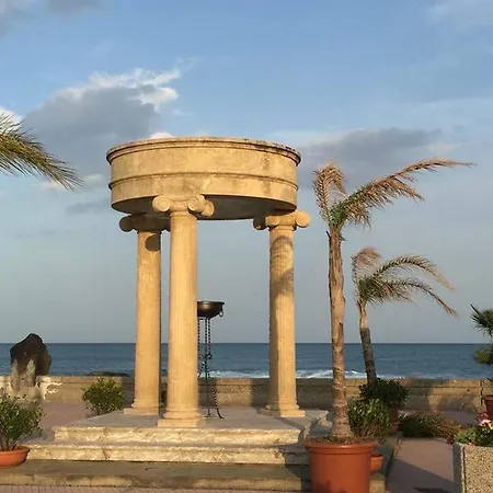La Casa Di Luigi Frühstückspension Giardini-Naxos
